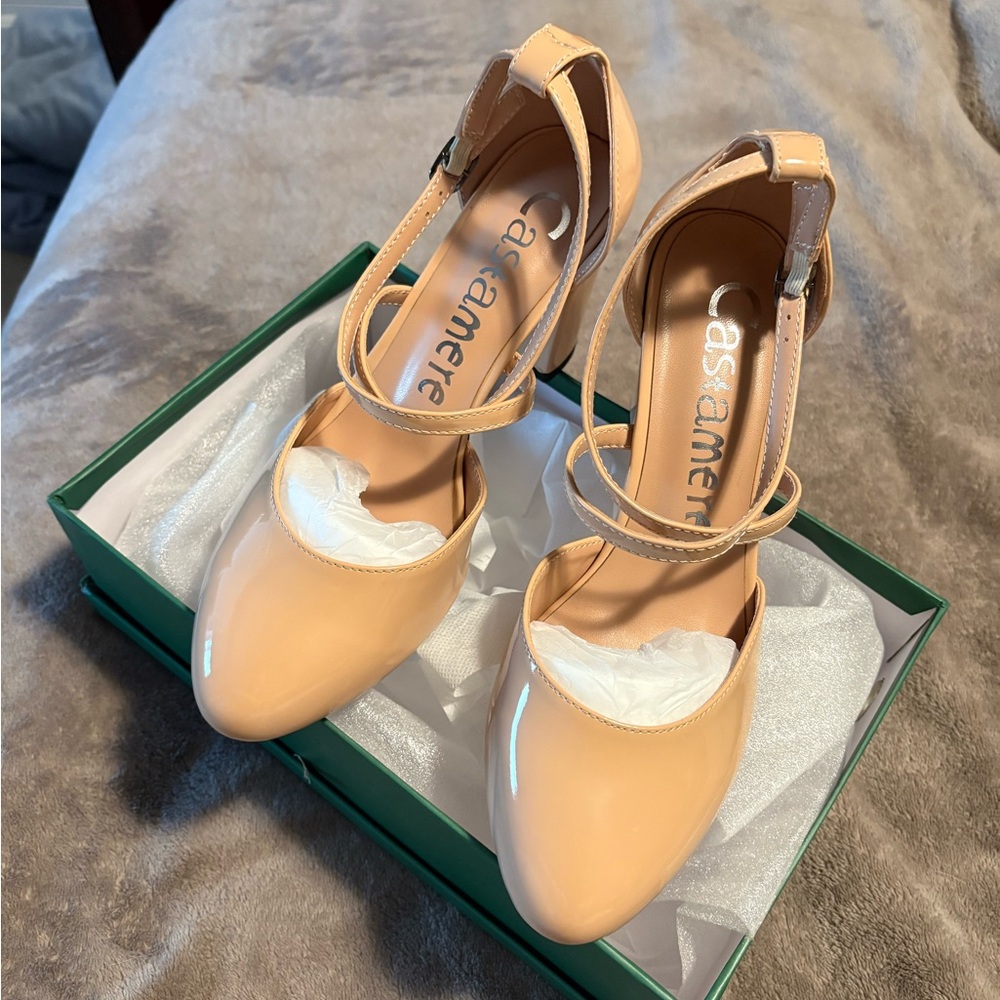 Women's Tan Heels